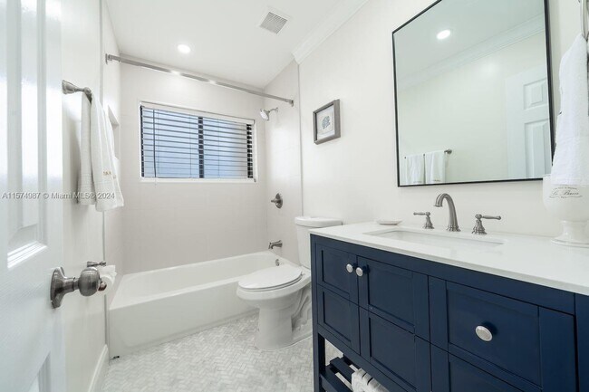 Building Photo - 11384 Royal Palm Blvd