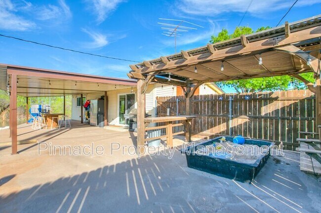 Building Photo - 1510 Loop Dr