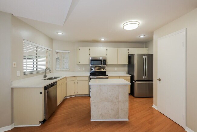Building Photo - 2612 Brianholly Dr