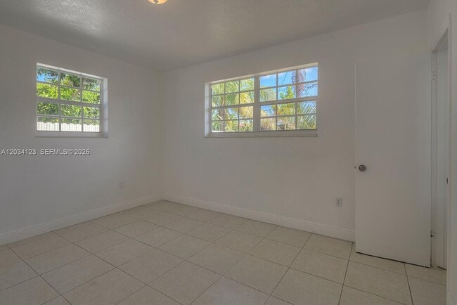 Building Photo - 160 NW 199th St