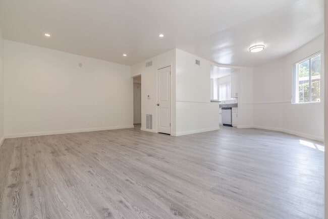 Building Photo - 8556 Cashio St