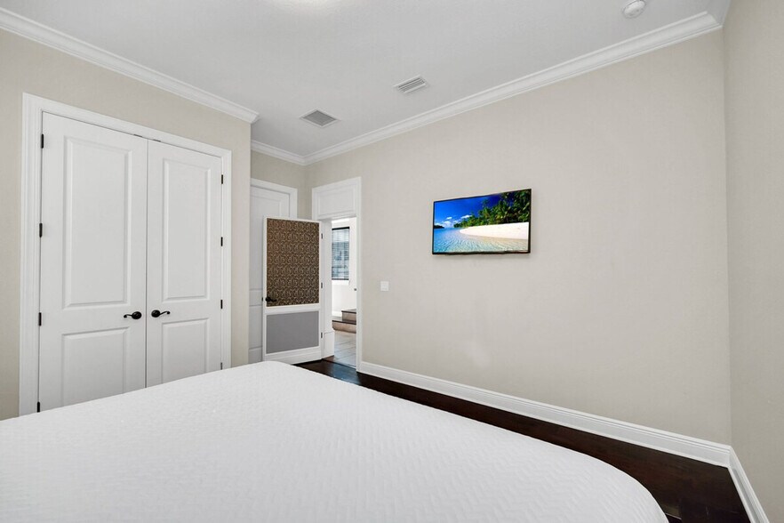 Building Photo - 970 Golden Bear Dr