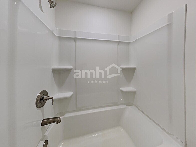 Building Photo - 508 Cash Cir