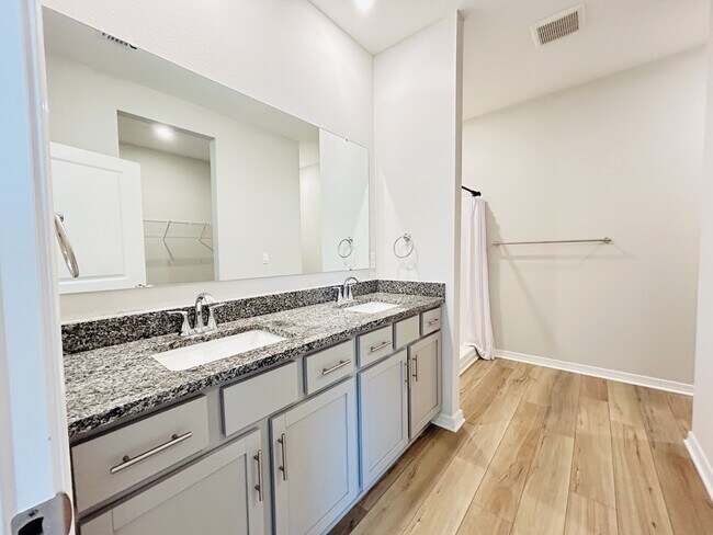 Building Photo - 6230 Forest Pines Dr
