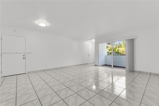 Building Photo - 9354 SW 77th Ave