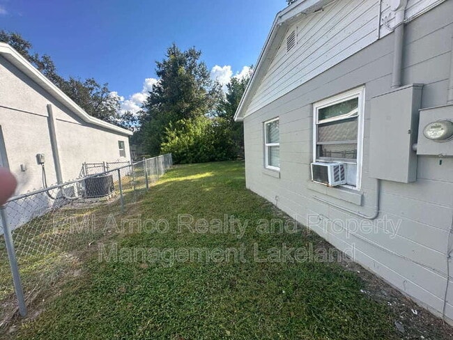 Building Photo - 403 Normandy St