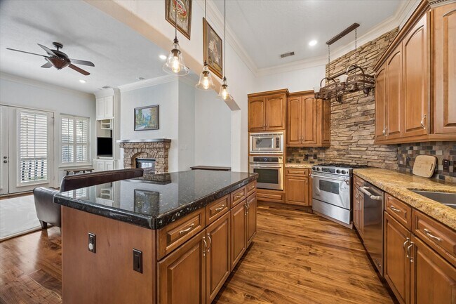 Building Photo - 2128 Harold St