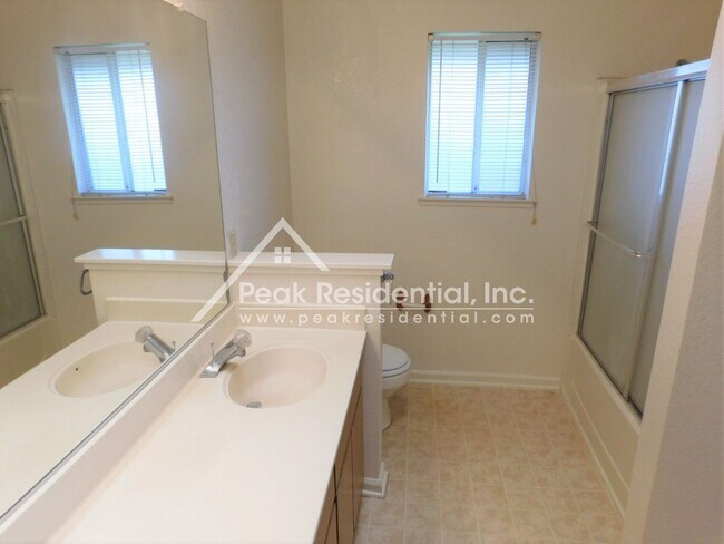 Building Photo - Spacious 3bd/2ba North Sacramento House with 2-Car Garage