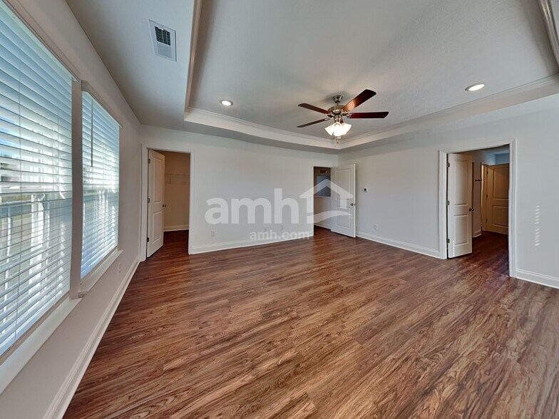 Building Photo - 8434 Northpoint Dr