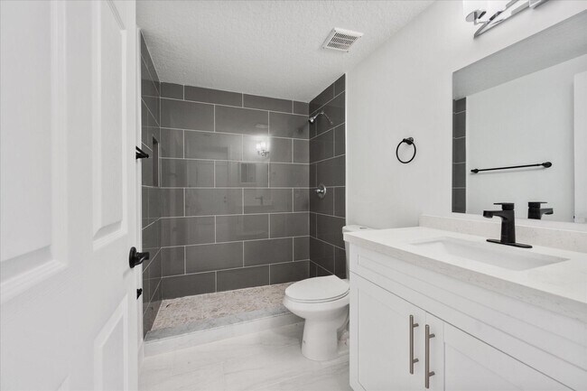 Building Photo - 1165 Golden Lakes Blvd