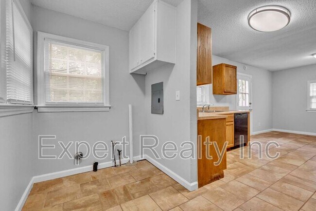 Building Photo - 920 Parkway Dr