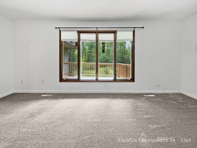 Building Photo - 5345/5347 Wedgewood Dr-5345