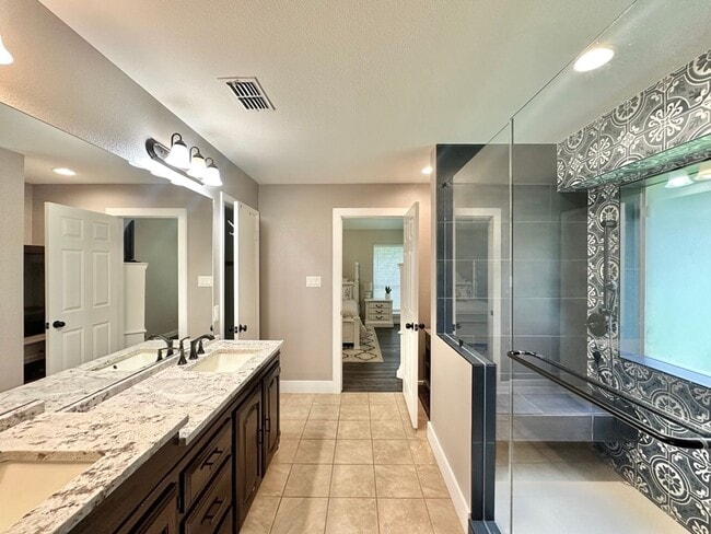 Building Photo - Updated 3-Bedroom 2.5 Bath Retreat in Whit...