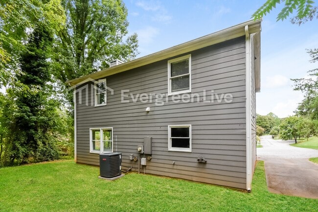 Building Photo - 245 Guinevere Ct