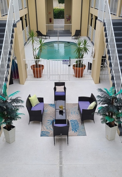 Building Photo - 10490 Chalmer St