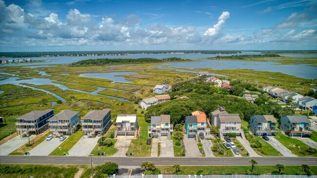 Building Photo - FULLY FURNISHED OFF-SEASON RENTAL STARTING MID-OCT