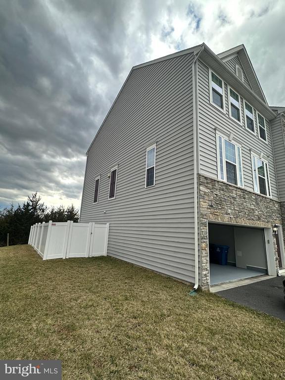 Building Photo - 129 Hornbeam Dr