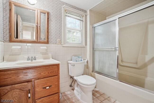 Building Photo - 10 Yorktown Terrace