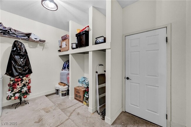 Building Photo - 8733 Red Brook Dr