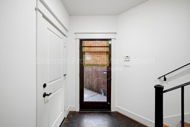 Building Photo - 2323 Sperber Ln