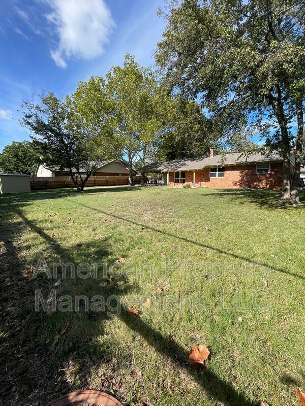 Building Photo - 5102 E 33rd St