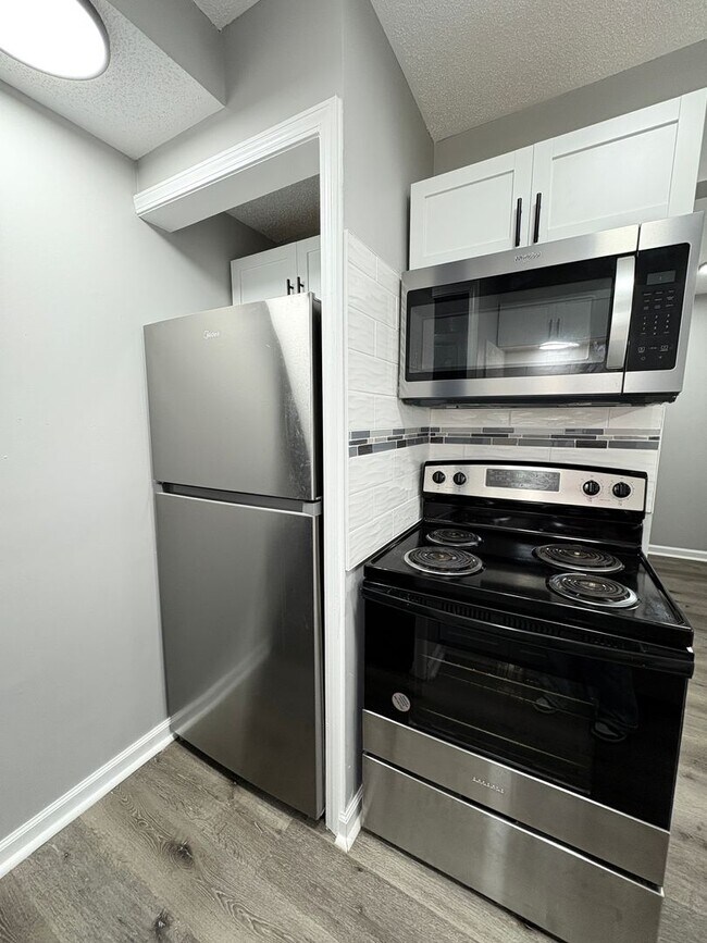 Building Photo - Discover Your Perfect Home at Bellagio Nor...