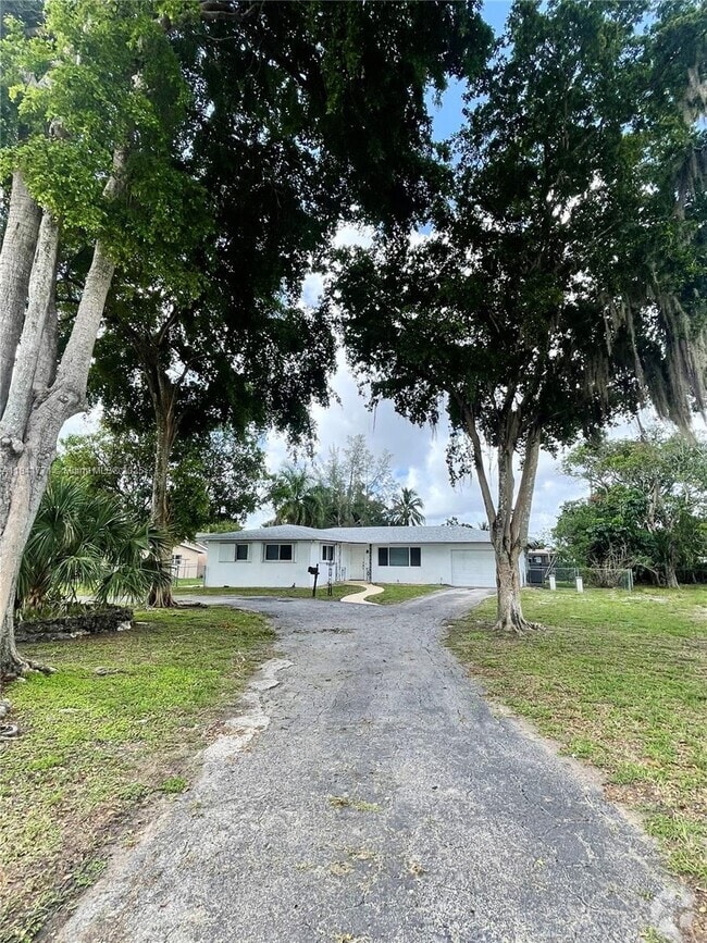 Building Photo - 4430 W Broward Blvd
