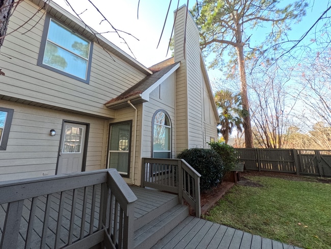 Building Photo - 998 Fay Dr