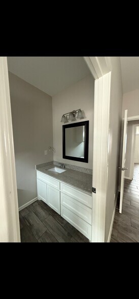 Building Photo - 1408 Vani Dr