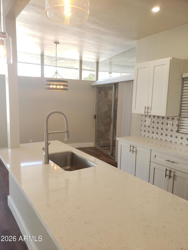 Building Photo - 301 W Medlock Dr