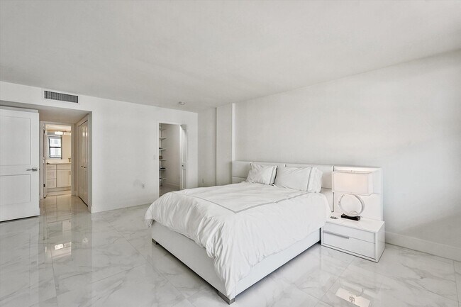 Building Photo - 3460 S Ocean Blvd