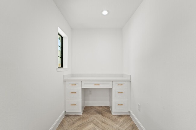 Building Photo - 10722 Lynbrook Dr