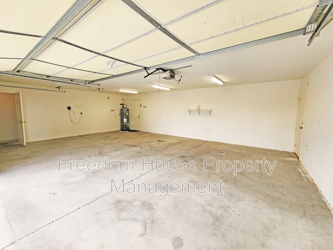 Building Photo - 1660 Chowchilla Cir