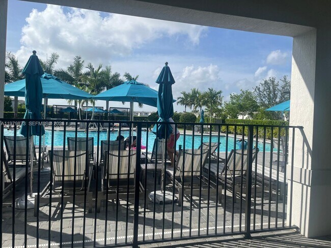 Building Photo - 2623 SE 8th Ct