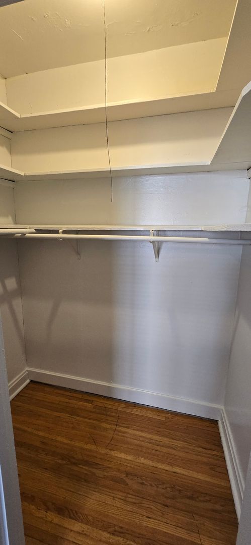 Building Photo - Charming Top Floor Penthouse Condo with Vi...