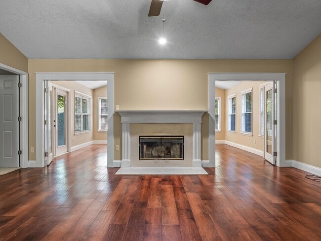 Building Photo - 163 Sugar Plum Dr