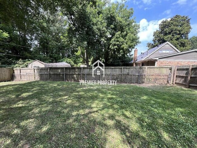 Building Photo - 2065 St James Dr