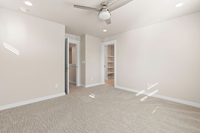 Building Photo - GORGEOUS 3bd/2.5ba Payette Duplex w/Modern construction, pristine condition, and ready for you!