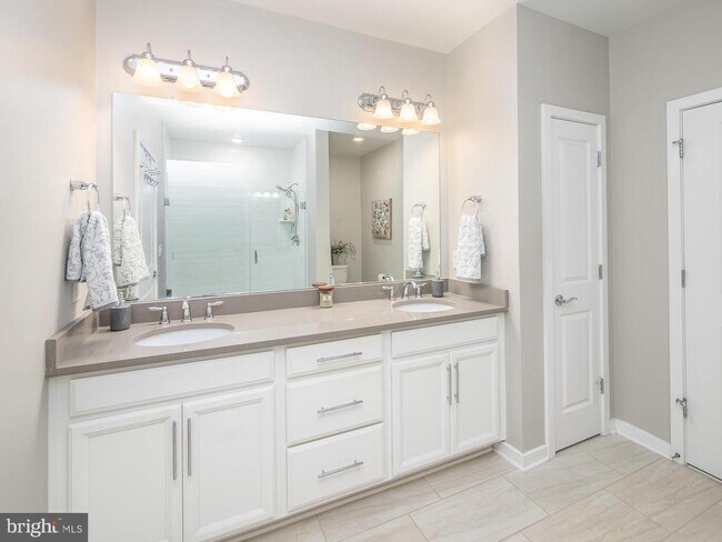 Building Photo - 3989 Norton Pl