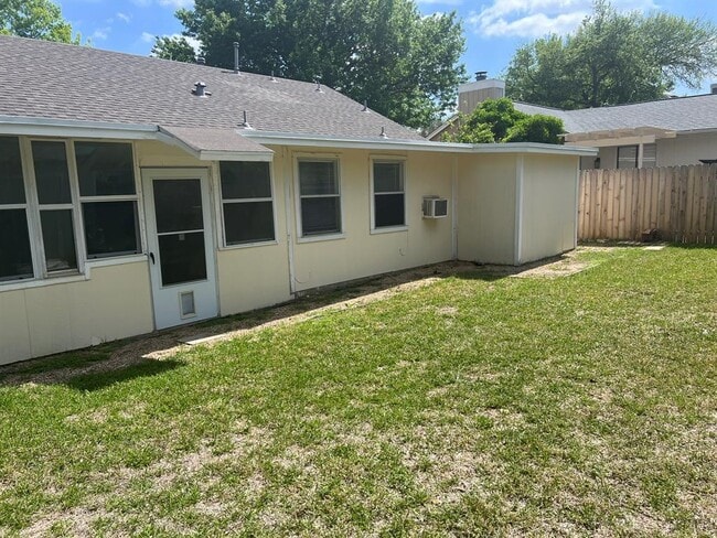 Building Photo - 8314 Columbia Falls Dr