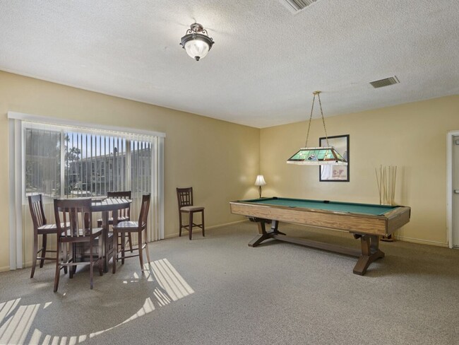 Building Photo - 4400 W Florida Ave