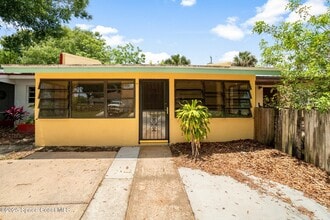 Building Photo - 212 E Towne Pl
