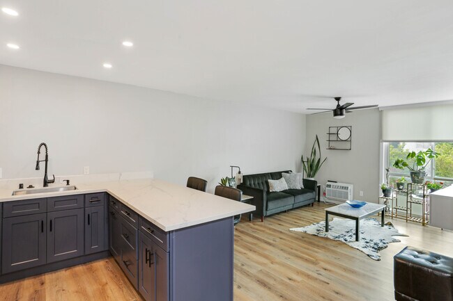 Building Photo - 3050 Rue D’Orleans