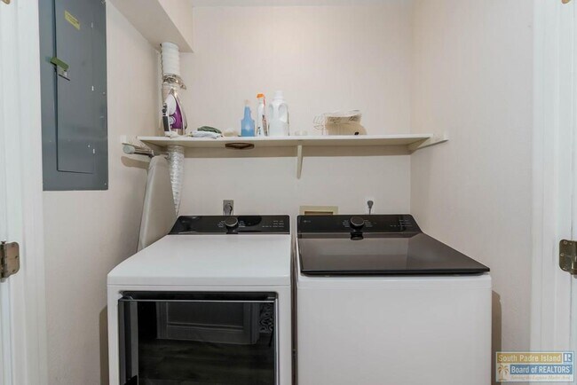 Building Photo - 127 E Atol St