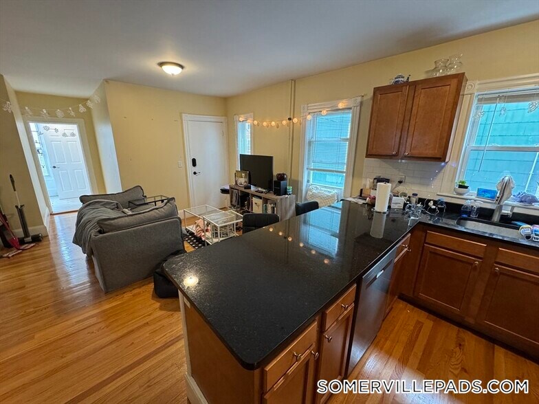 Building Photo - 44 Gorham St