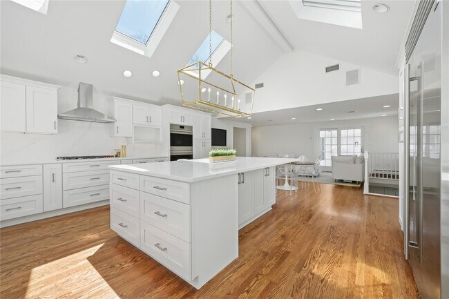 Building Photo - 5 Southbrook Rd