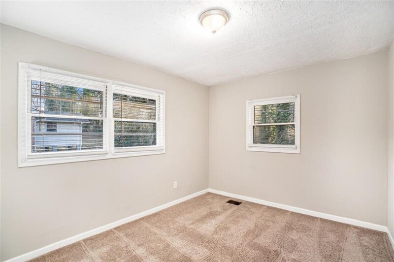 Primary Photo - 226 Collum St NW