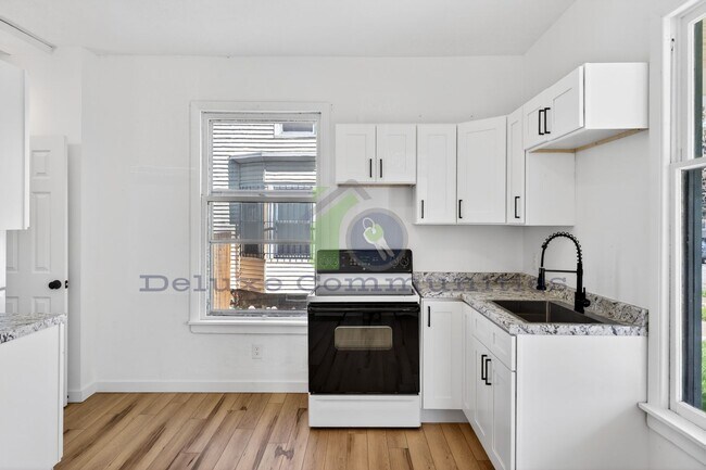 Building Photo - 851 Worden St SE