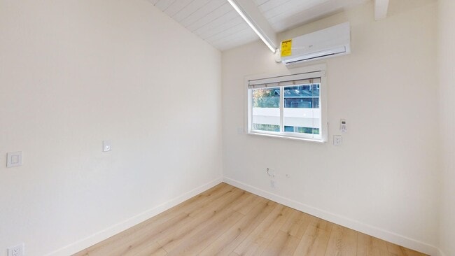 Building Photo - 117-119 Altena St