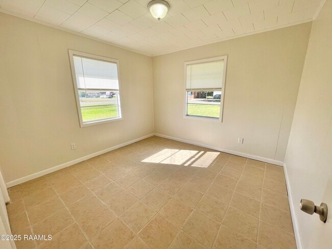 Building Photo - 1084 Red Barn Rd